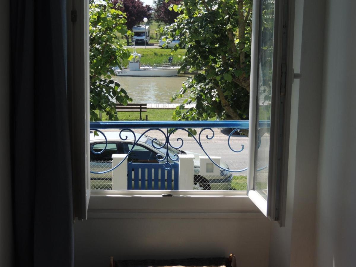 Grande Maison Charentaise: Estuaire Views & Sunset Splendor Mortagne-sur-Gironde Exterior photo