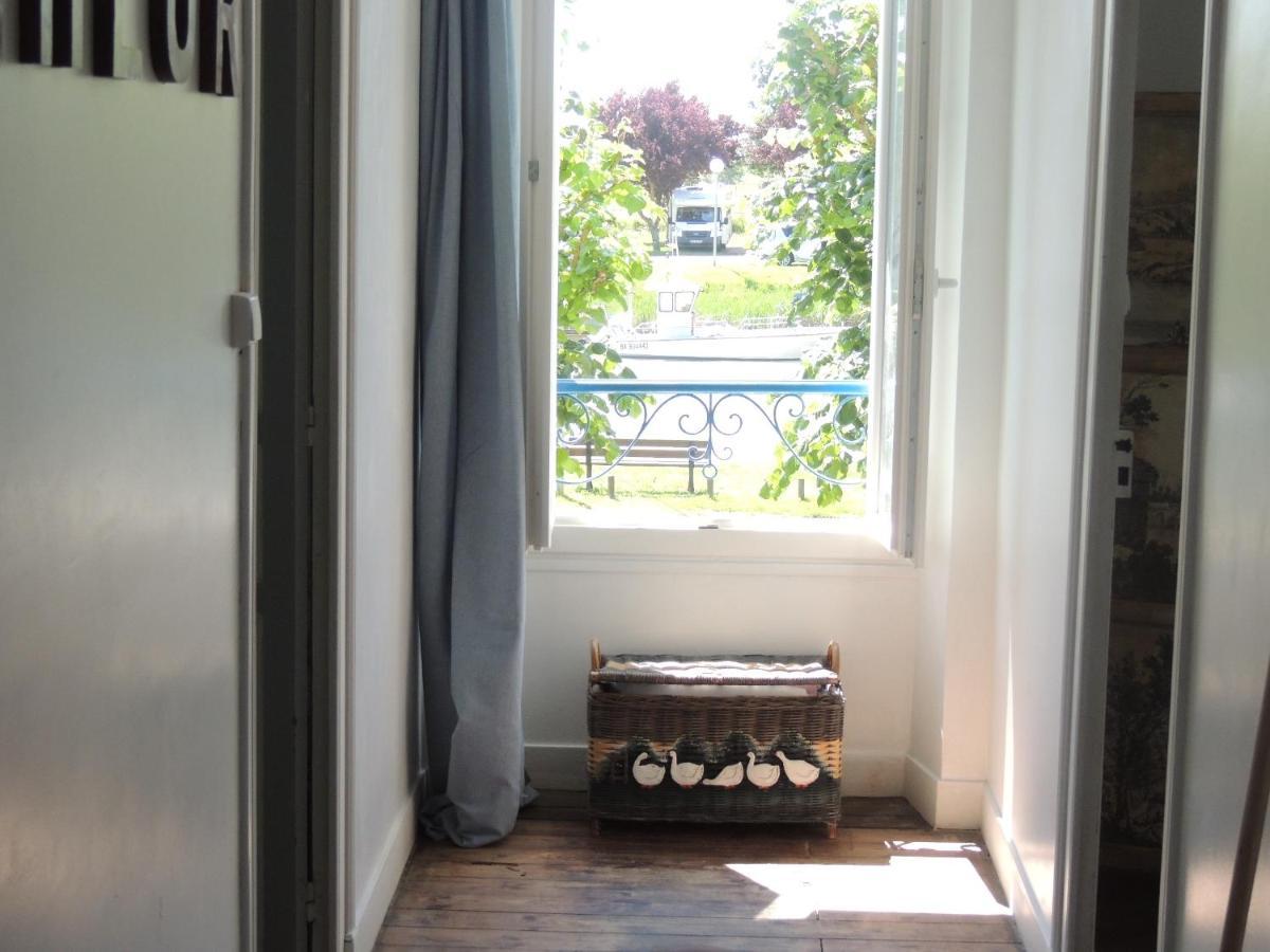 Grande Maison Charentaise: Estuaire Views & Sunset Splendor Mortagne-sur-Gironde Exterior photo