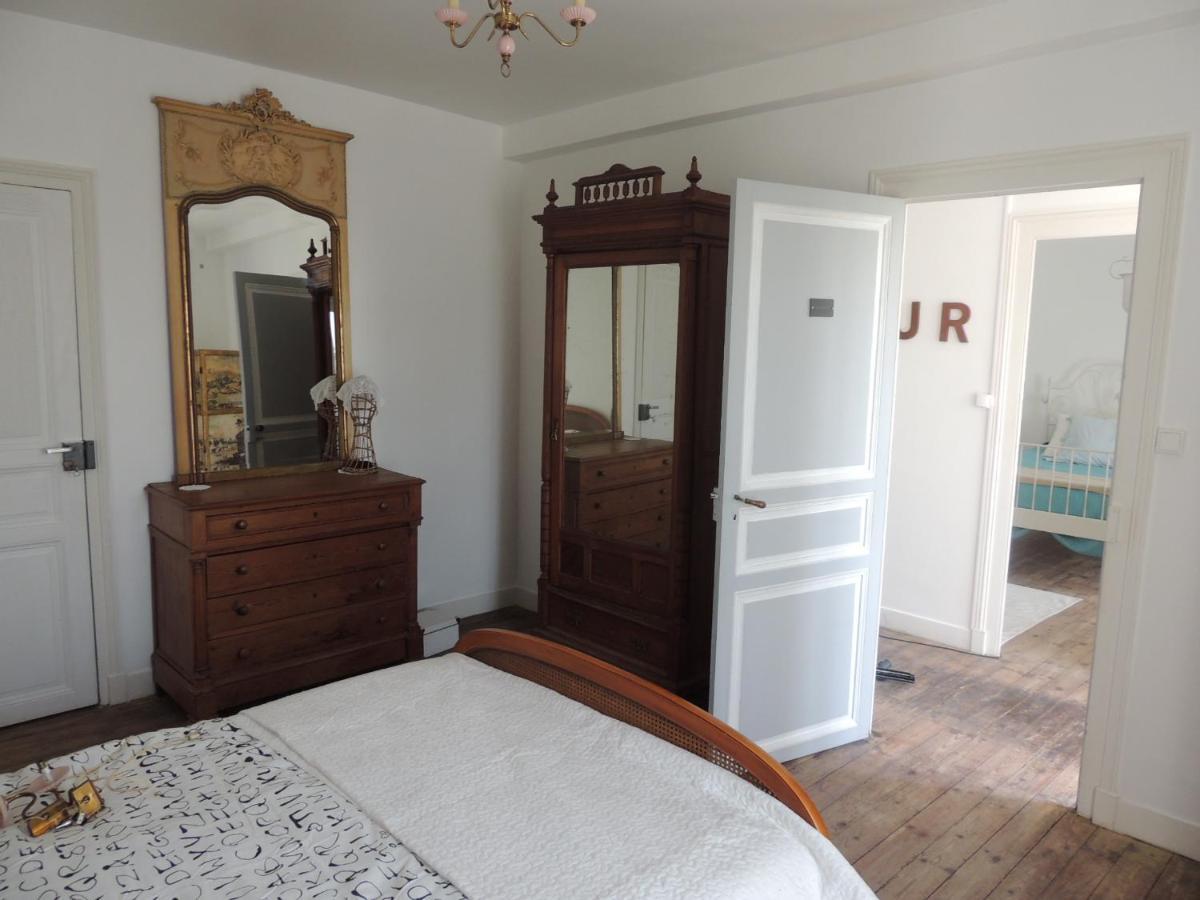 Grande Maison Charentaise: Estuaire Views & Sunset Splendor Mortagne-sur-Gironde Exterior photo