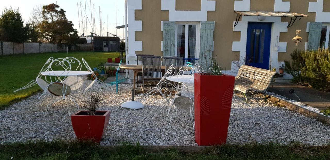 Grande Maison Charentaise: Estuaire Views & Sunset Splendor Mortagne-sur-Gironde Exterior photo